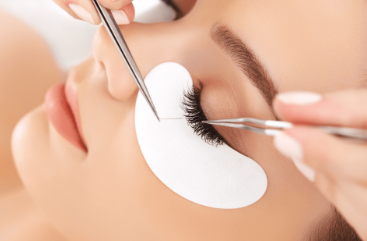 How to Safely Remove Eyelash Extensions: Lash Remover 101